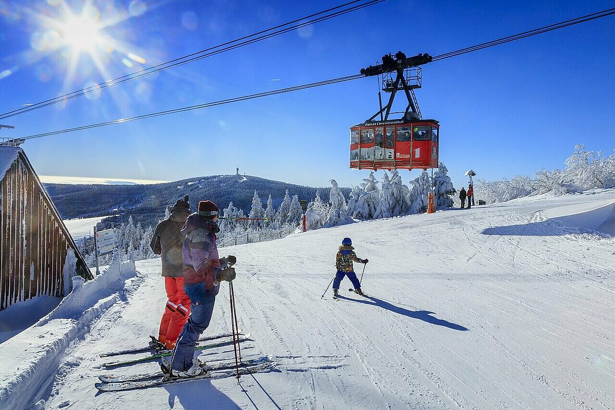 Skigebiet Fichtelberg-Klinovec in Oberwiesenthal mit Schwebebahn