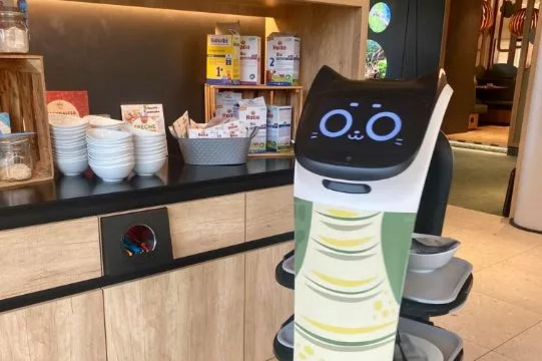 BellaBot Serviceroboter im Elldus Resort