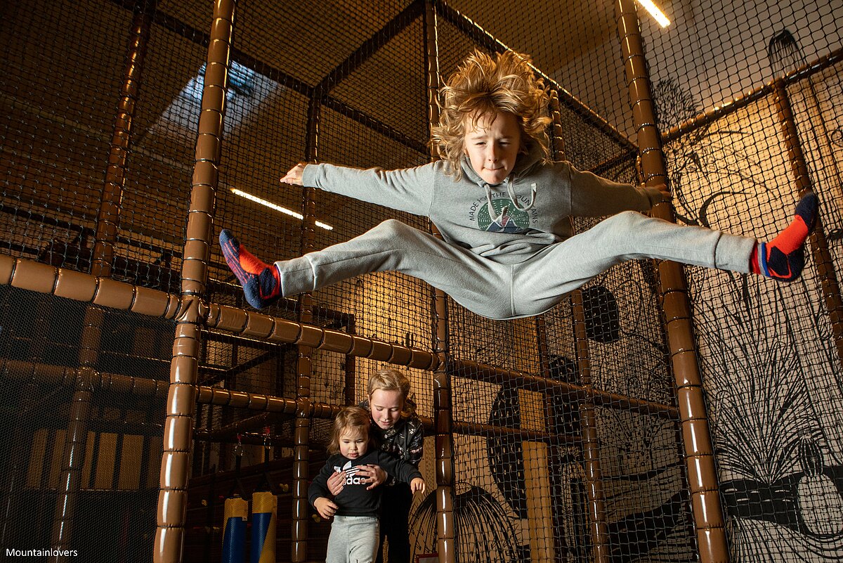 Trampoline in der Spielscheune