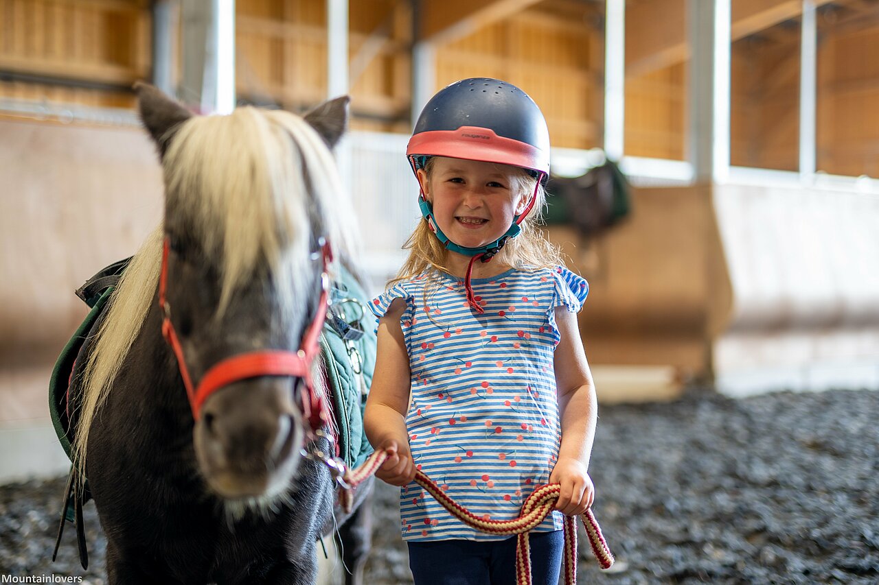 Kuscheln, streicheln, reiten: Der Elldus Ponyhof! Elldus Familienwelt