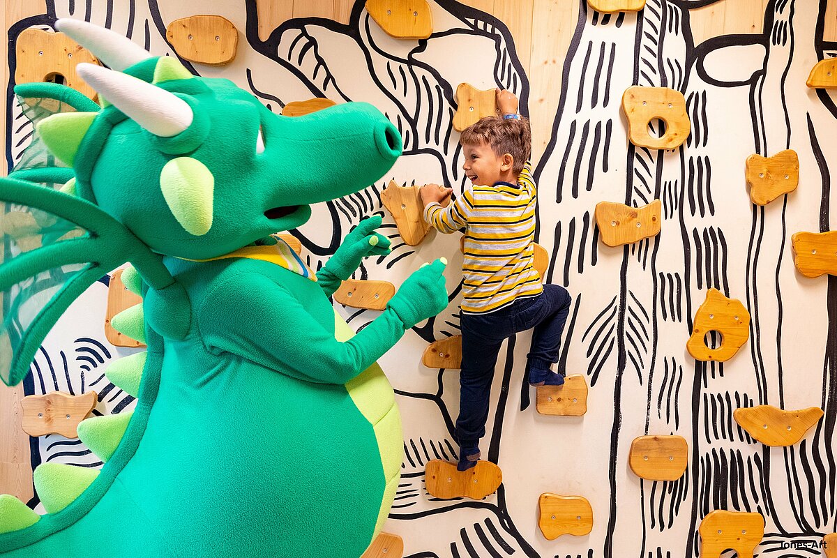 Drache Fips des Familotel Elldus Resort