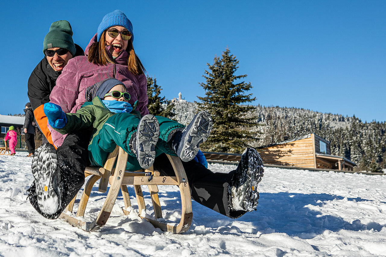 Rodelspaß im Winterurlaub garantiert im Elldus Resort Familotel Erzgebirge