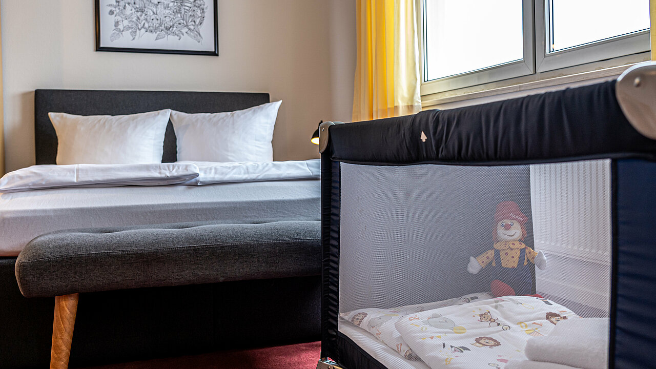 Wohnbeispiel "Studio" mit Reisebettchen Familienapartments im Elldus Resort